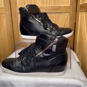 MIX 6 Gwelia Sneaker with cool side zippers !!! Size 7.5